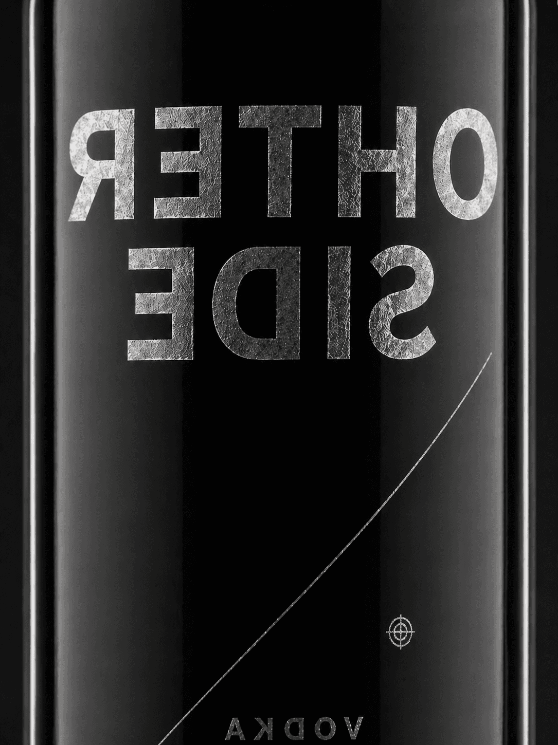 Other Side Vodka — серебряное нанесение, верхняя часть бутылки